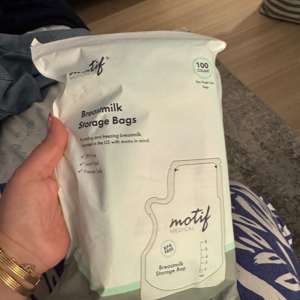 Motif Medical Breastmilk Storage Bags - White